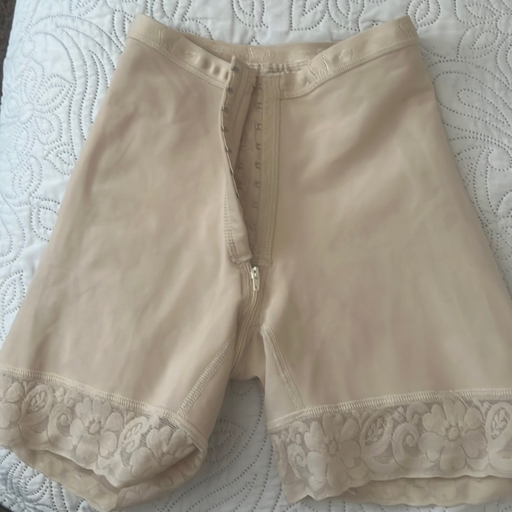 Hourglass shot mid leg shapwear